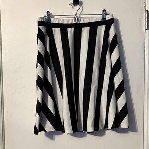 Forever 21 Black and White A-Line Skirt